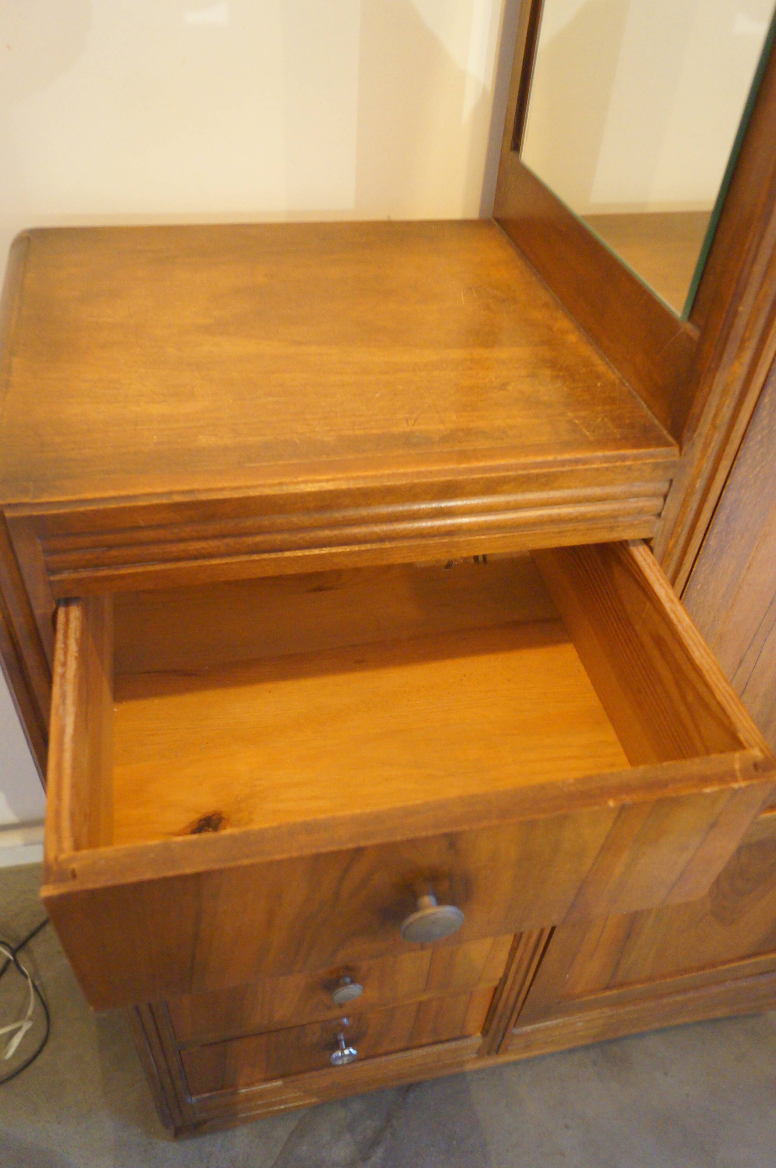 Armoire asymétrique 1940