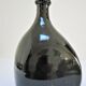 Vase bouteille grès émaillé noir par Roland Zobel