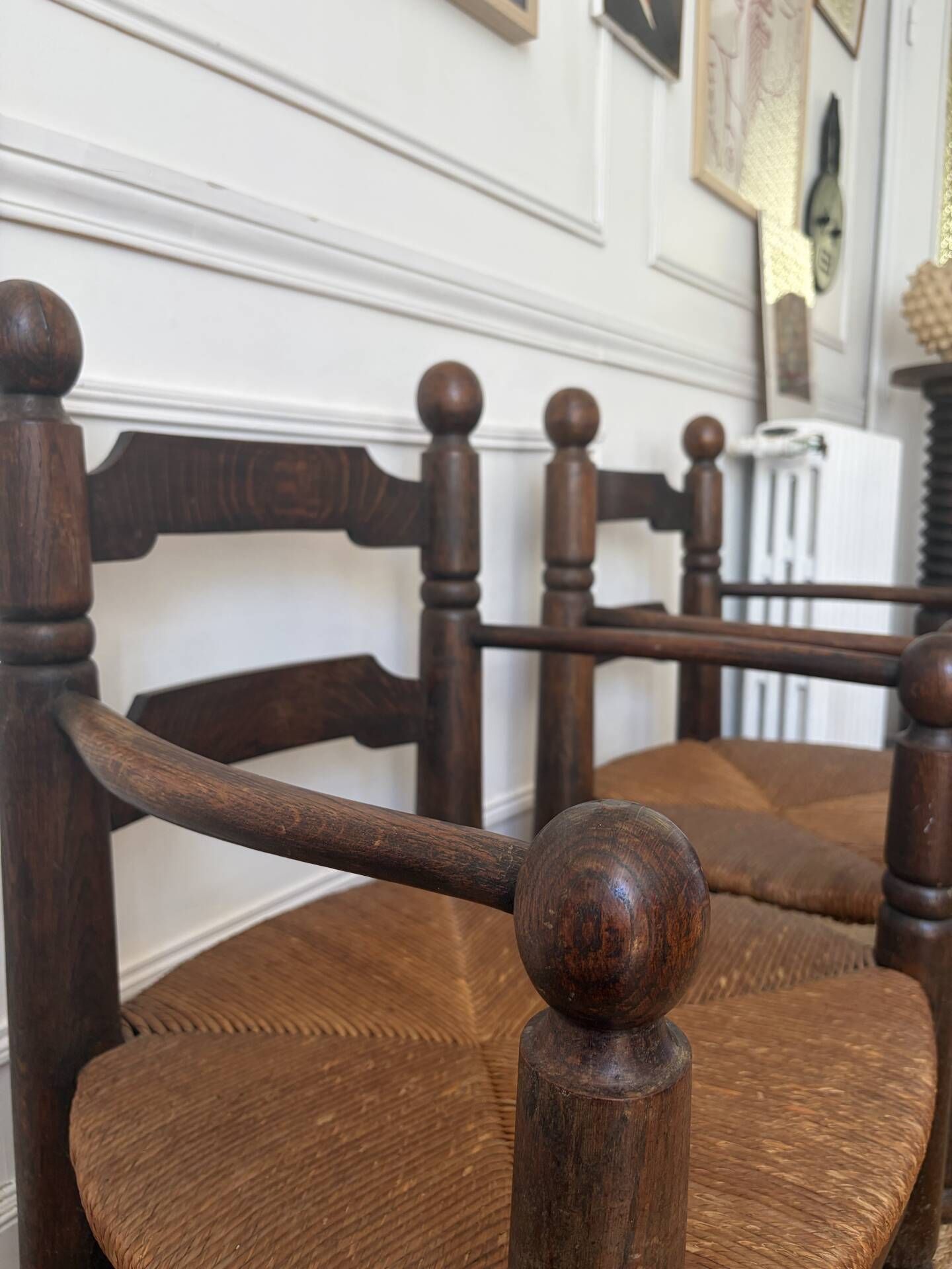 Paire de fauteuils en bois et paille  Charles Dudouyt 