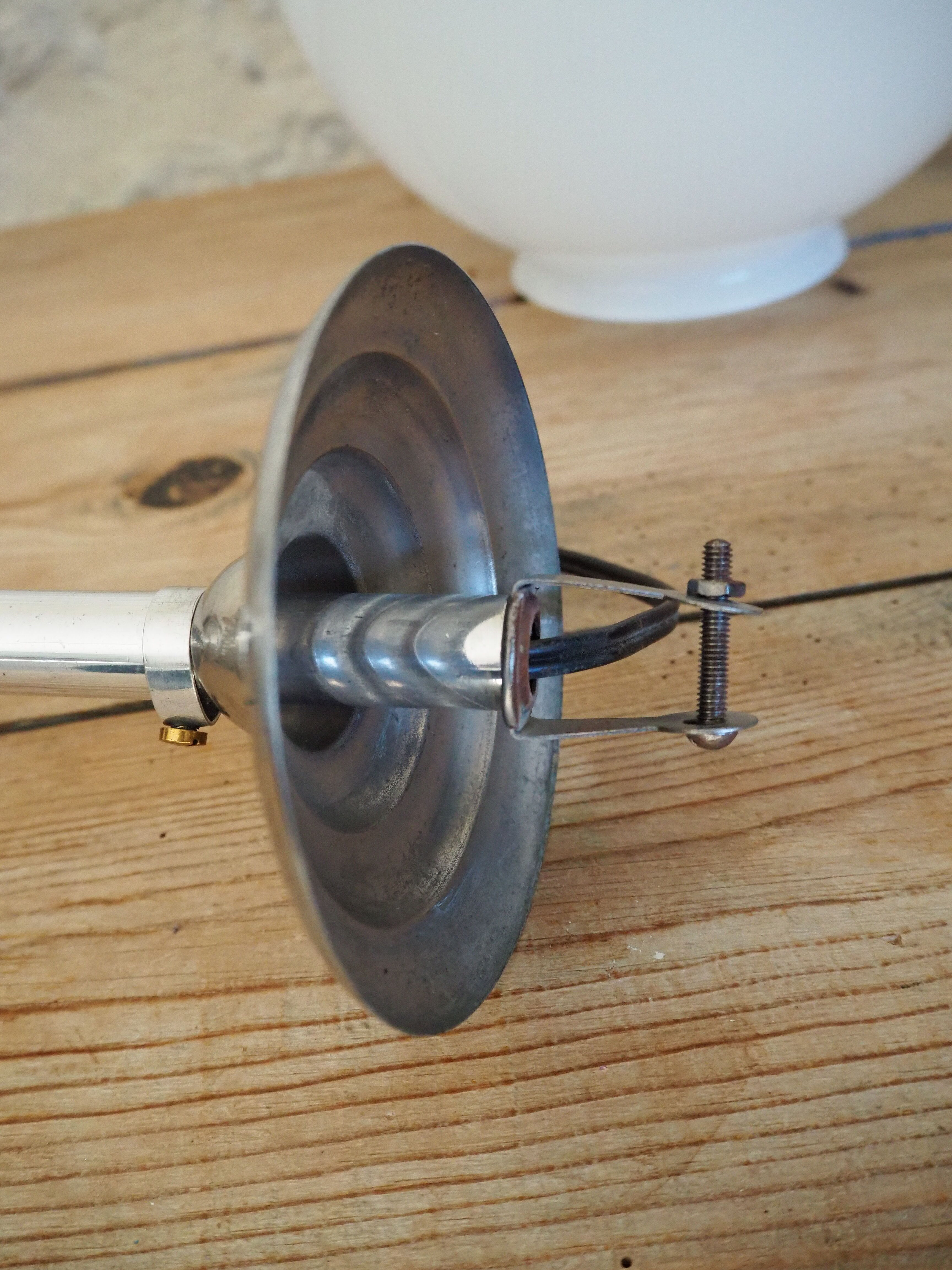 Art deco globe pendant light in white opaline and aluminum rod