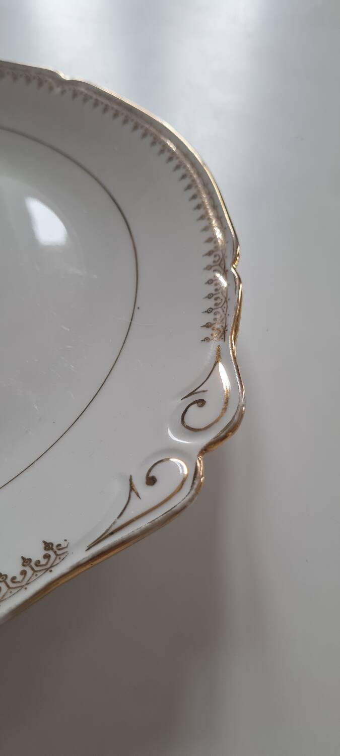 Pair of porcelain cake dishes