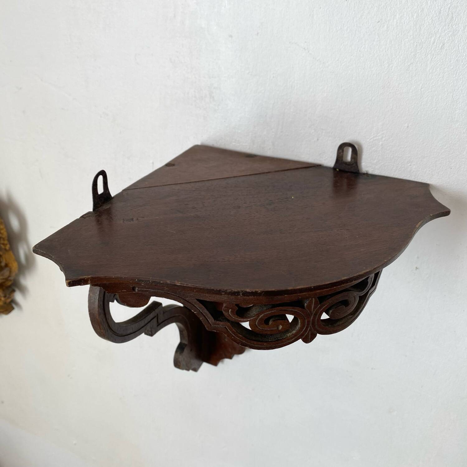 Old corner shelf in openwork wood mp