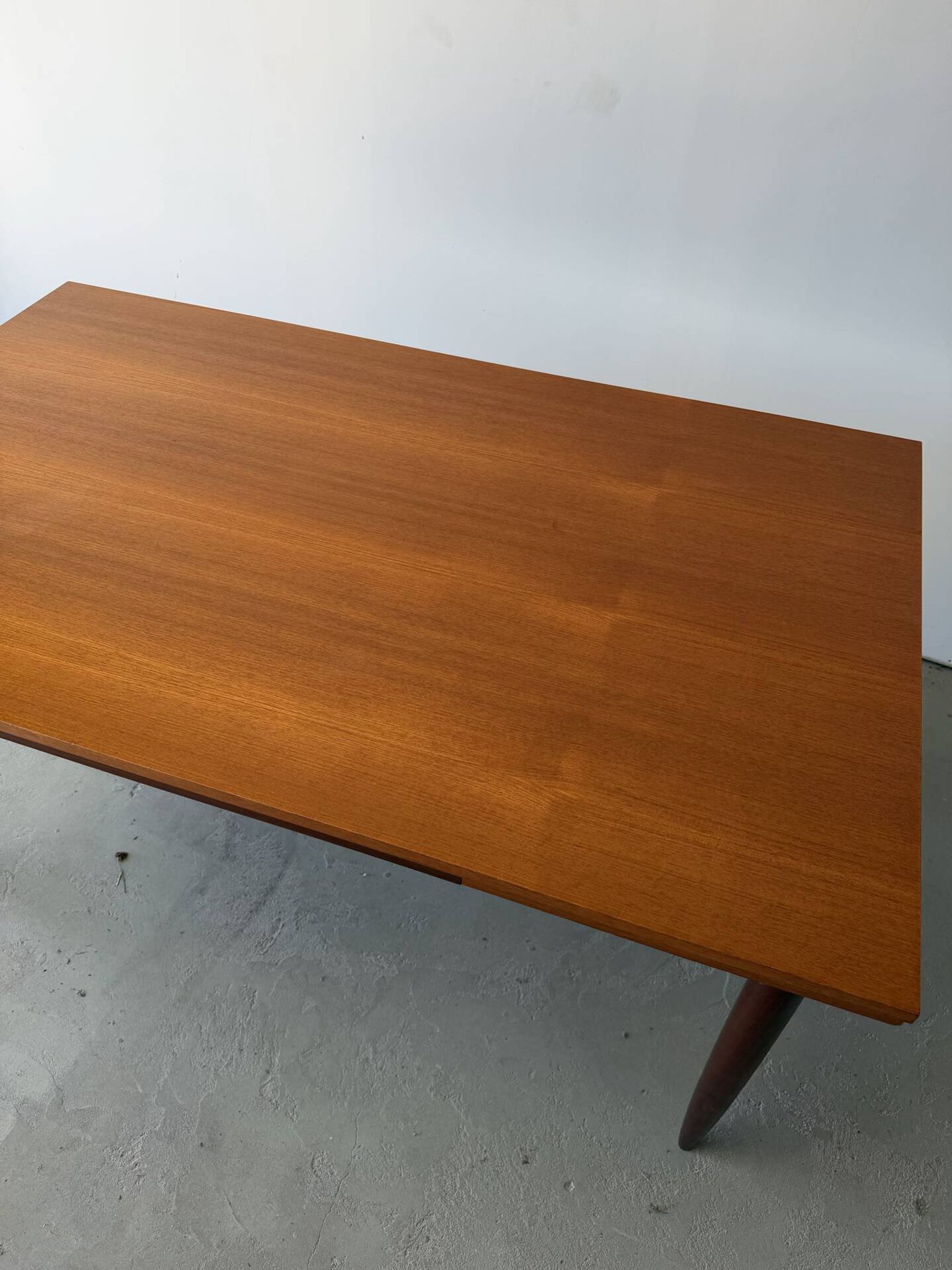 Table à manger rectangulaire à rallonges design scandinave en teck