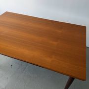 Table à manger rectangulaire à rallonges design scandinave en teck