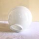 Globe suspension en opaline blanche vintage