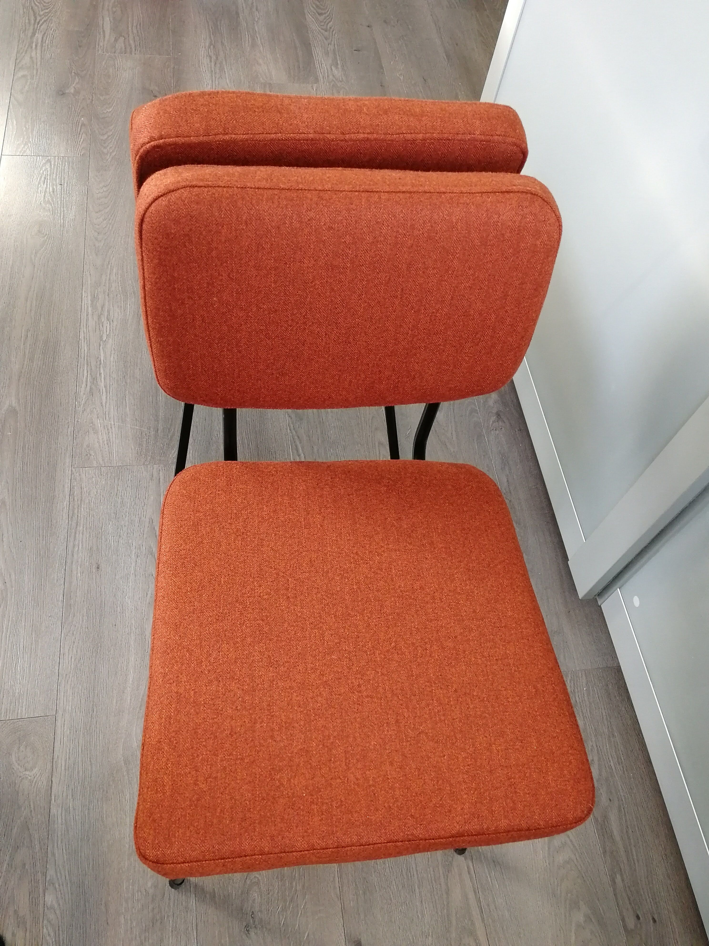 Paire de chaises C57 par Paul Geoffroy édition Airborne