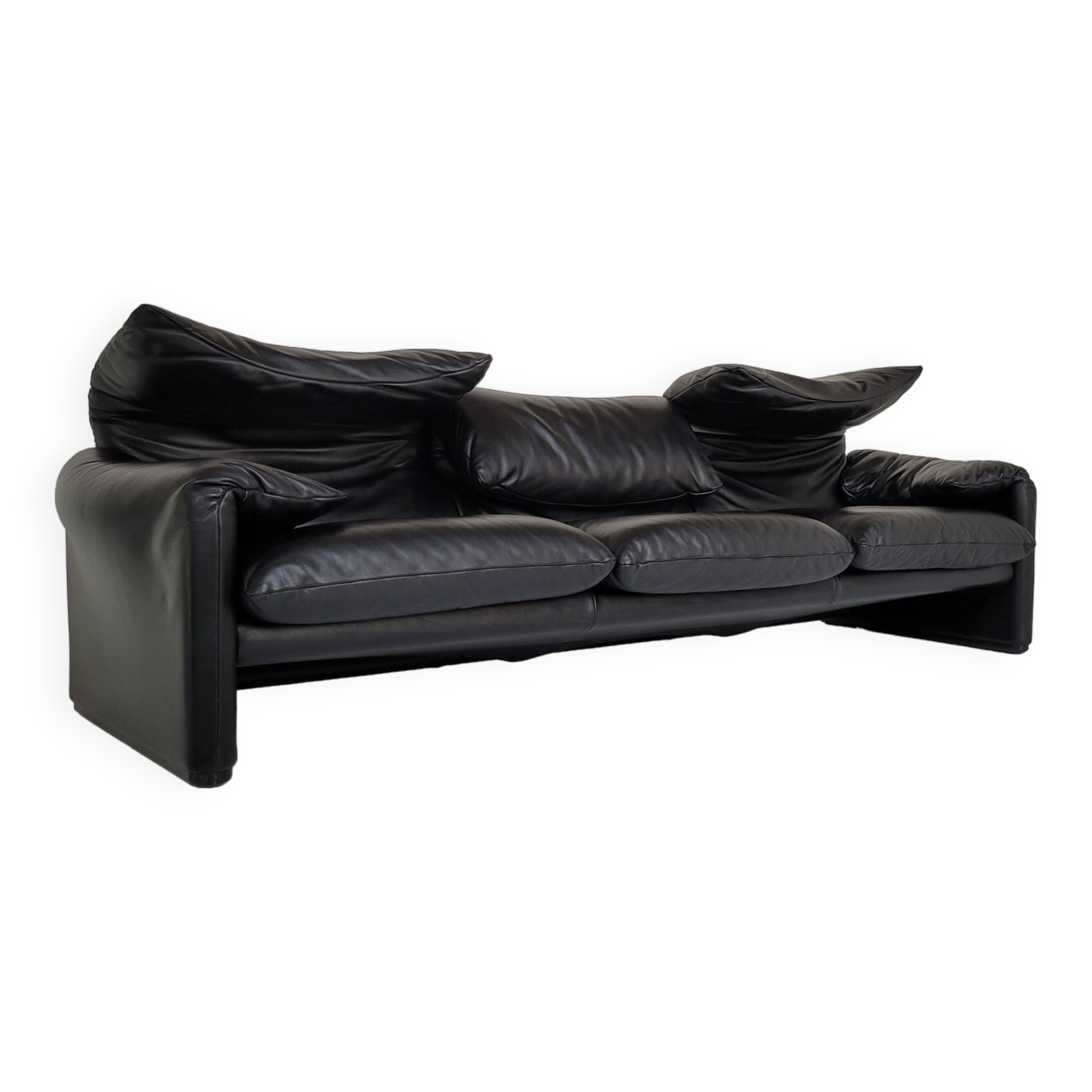 Maralunga sofa by Vico Magistretti for Cassina
