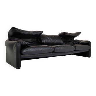 Maralunga sofa by Vico Magistretti for Cassina