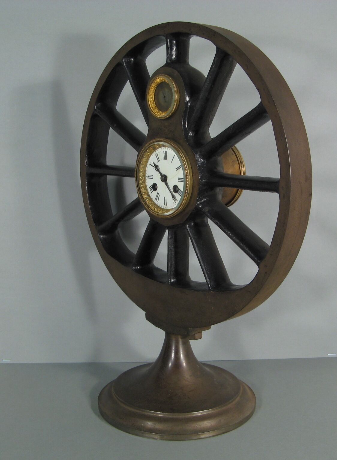 Former clock barometre clock has to poser industrial style form ferri wheel