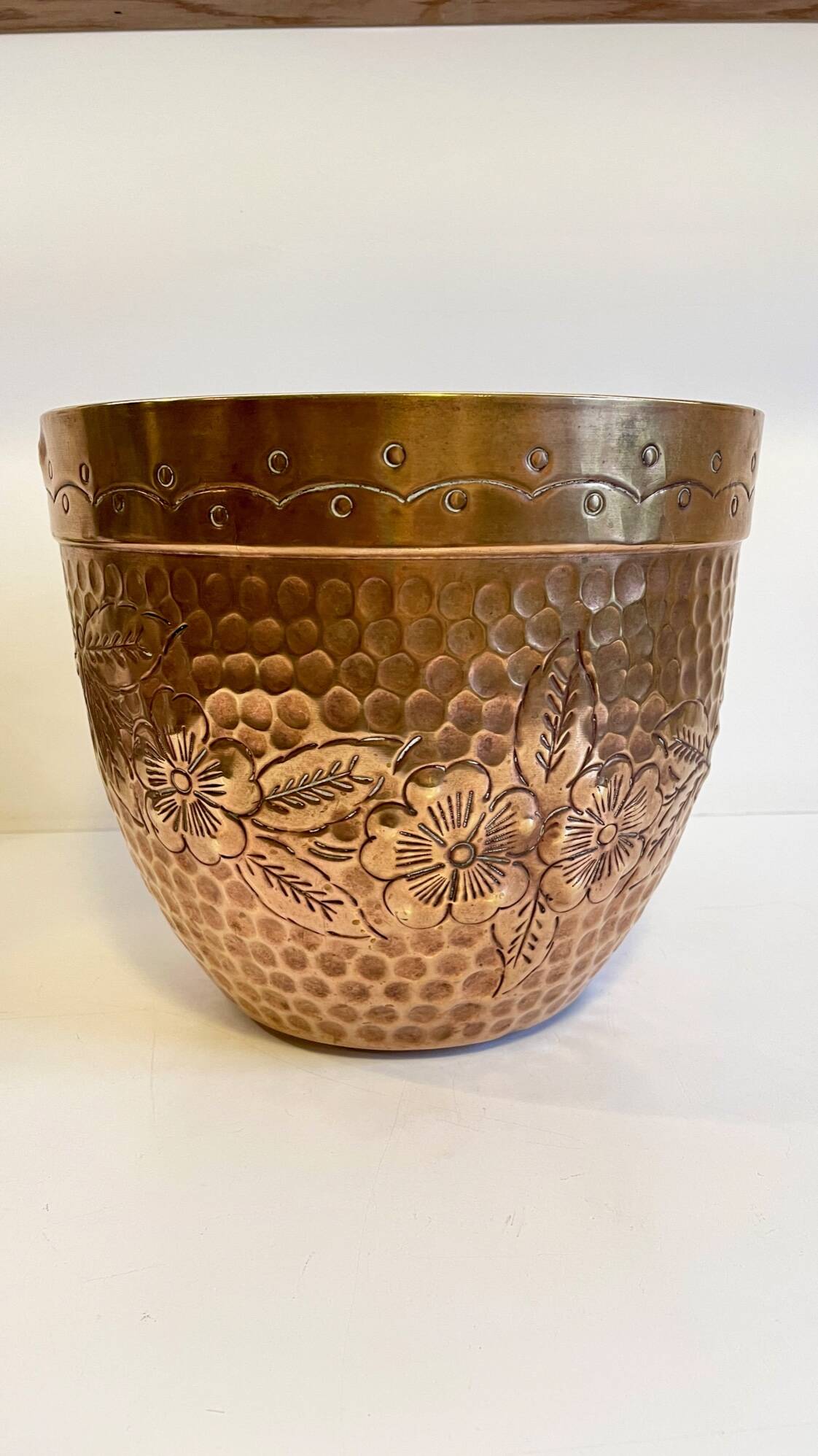 Large planter by villedieu in brass 1970s - 1980s