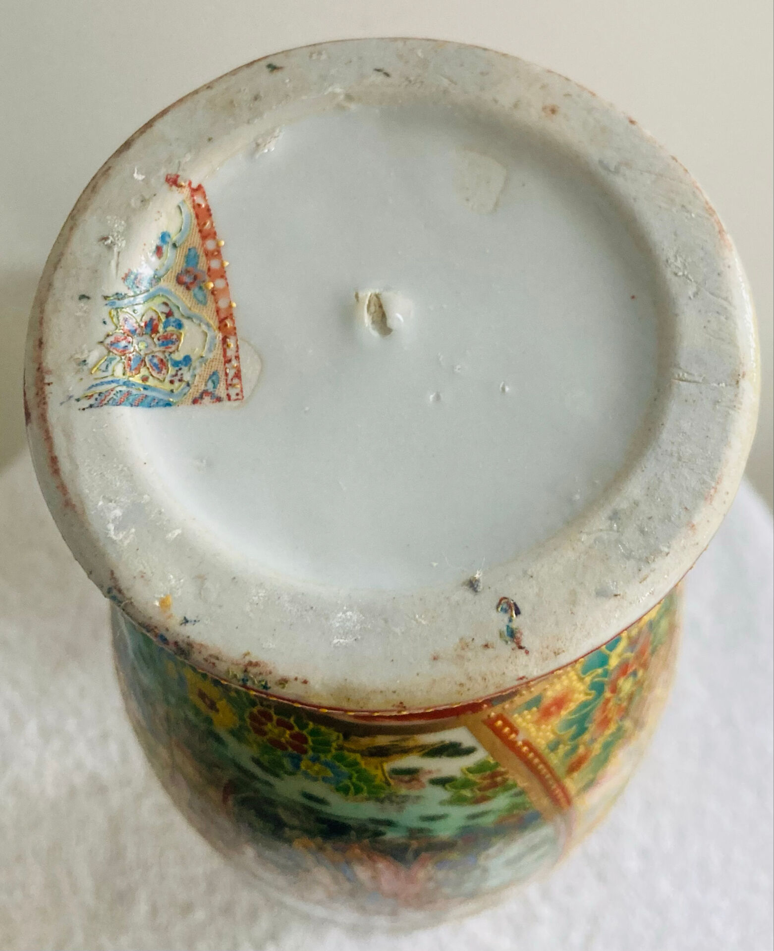 Antique Japanese Satsuma vase, 19th - early 20th century, decorated with geishas.