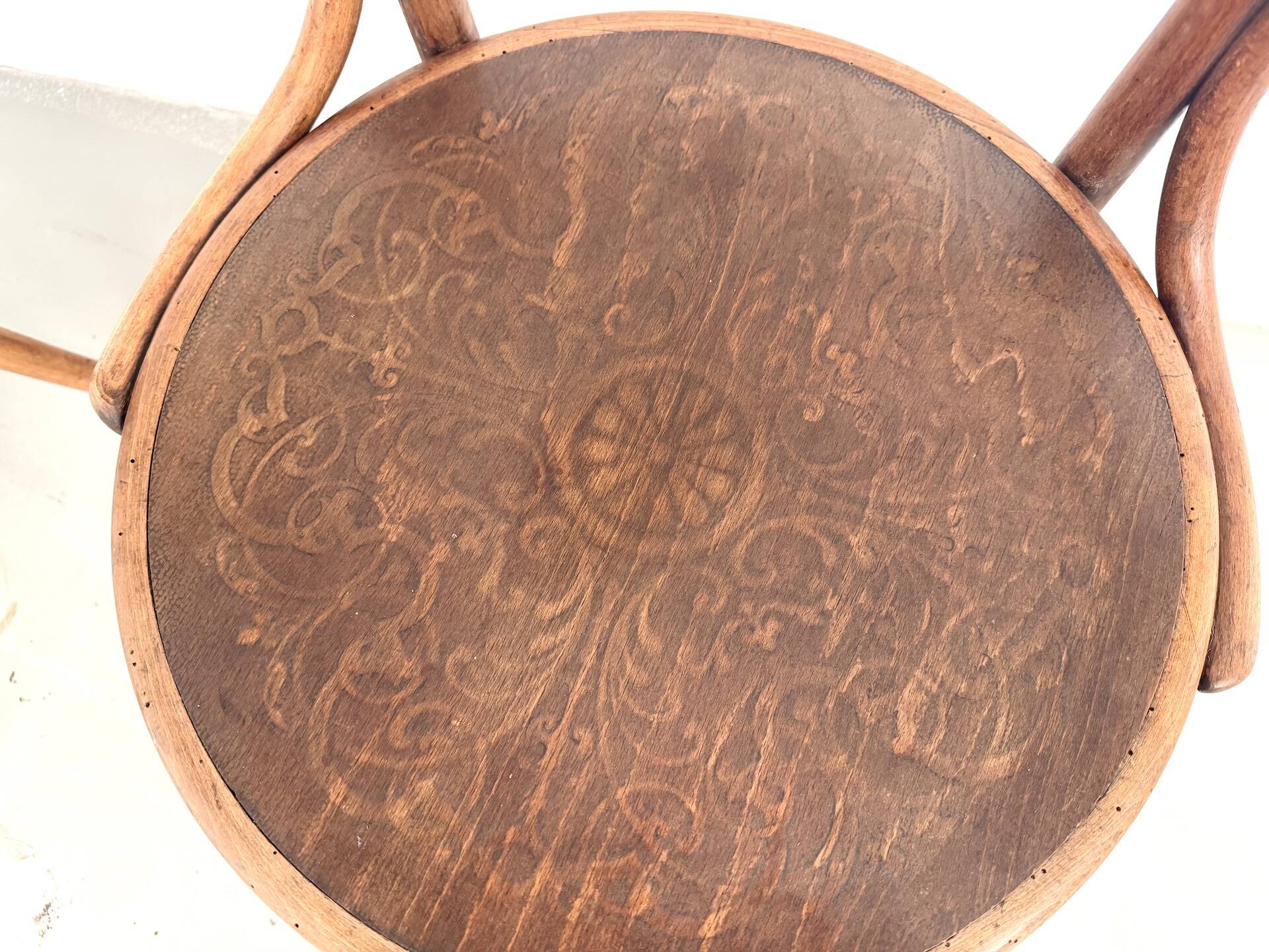 Paire de Fauteuils de Bureau Thonet – Hêtre Courbé & Assises Pyrogravées