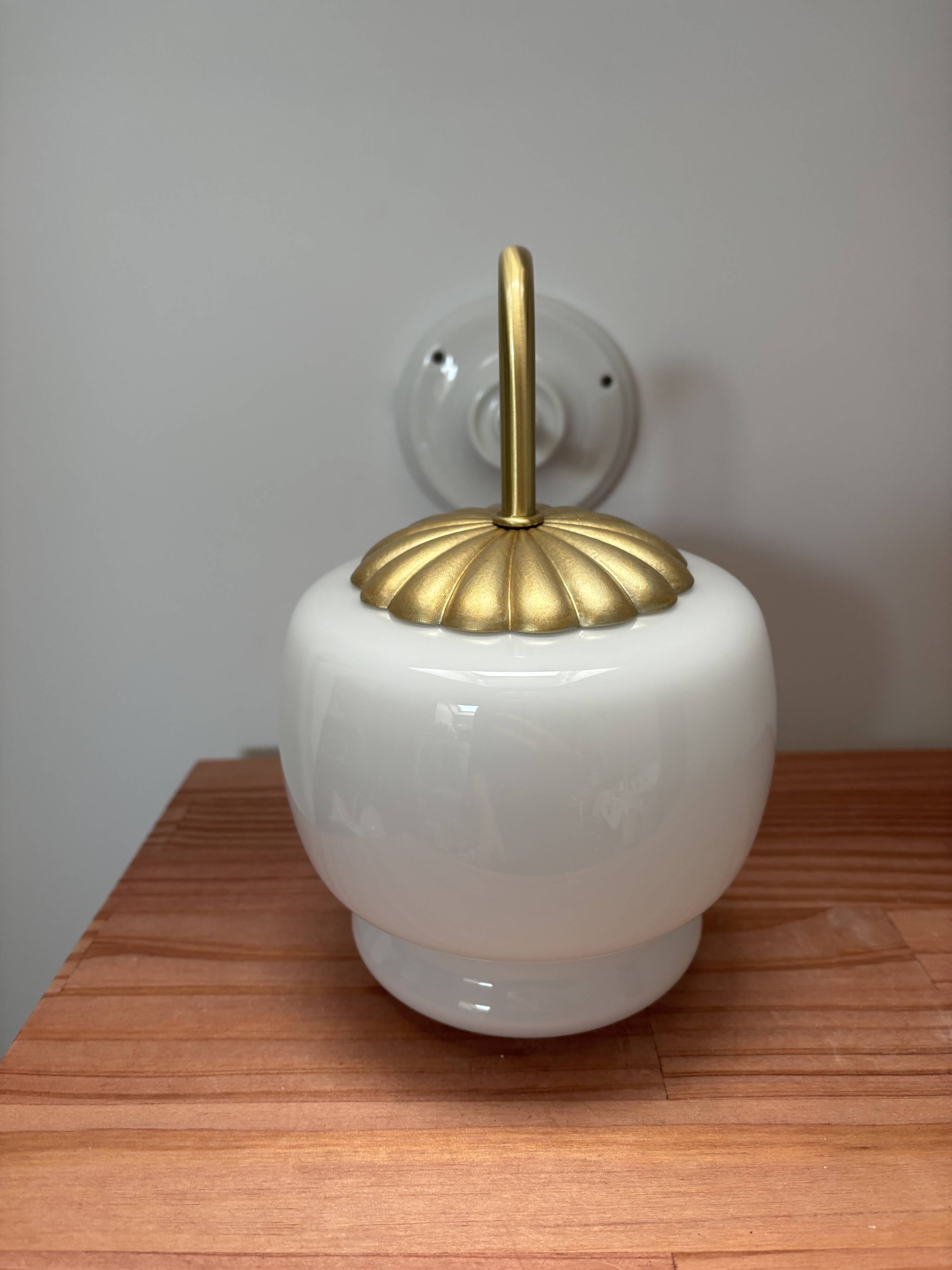 Paire d’appliques murales vintage globes blancs