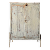 The patinated sideboard