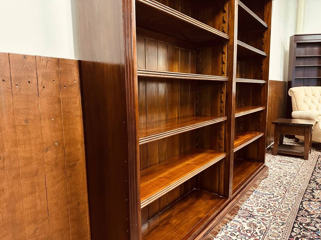 Bibliothèque classique en acajou anglais