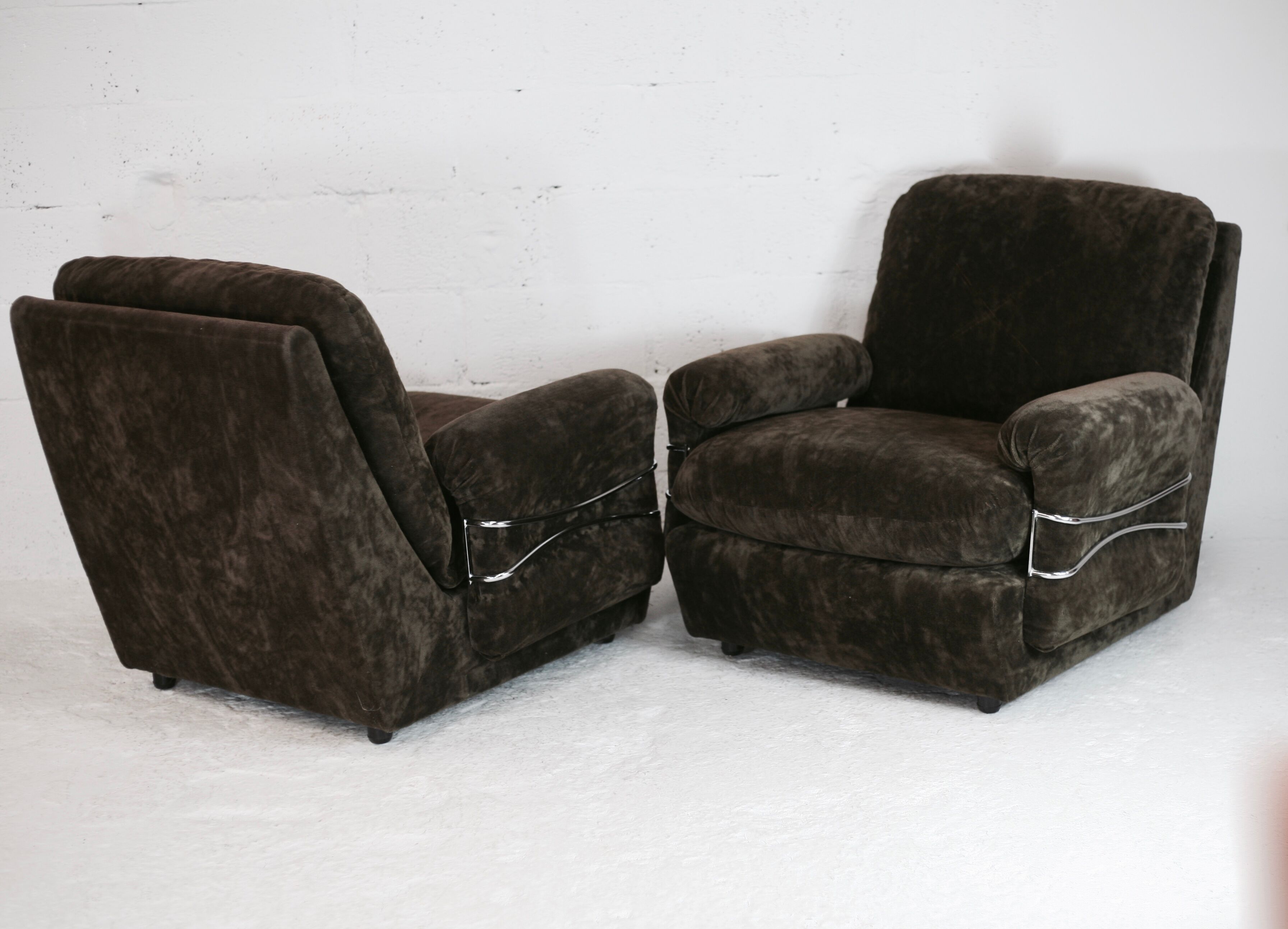 Pair of armchairs "Space Age", brown velvet and steel, France, circa 1970.