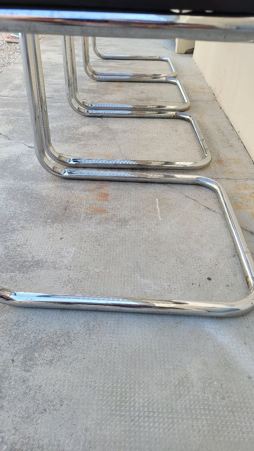 Série de 4 chaises Marcel Breuer modèle B32 signé Italy