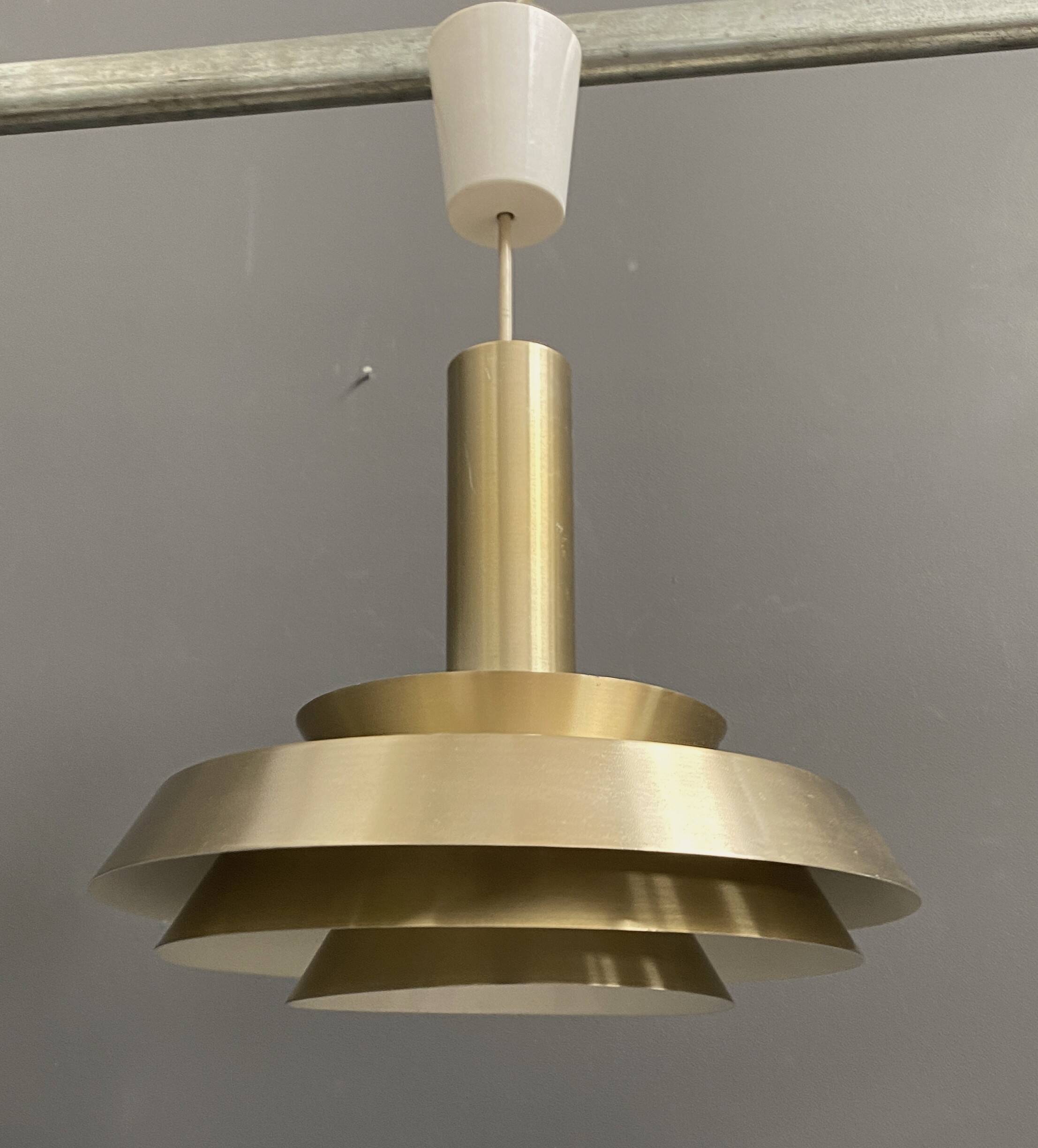 Lampe à suspension en métal VEB couleur laiton et blanc années 1960