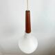 Suspension scandinave opaline et teck, midcentury modern