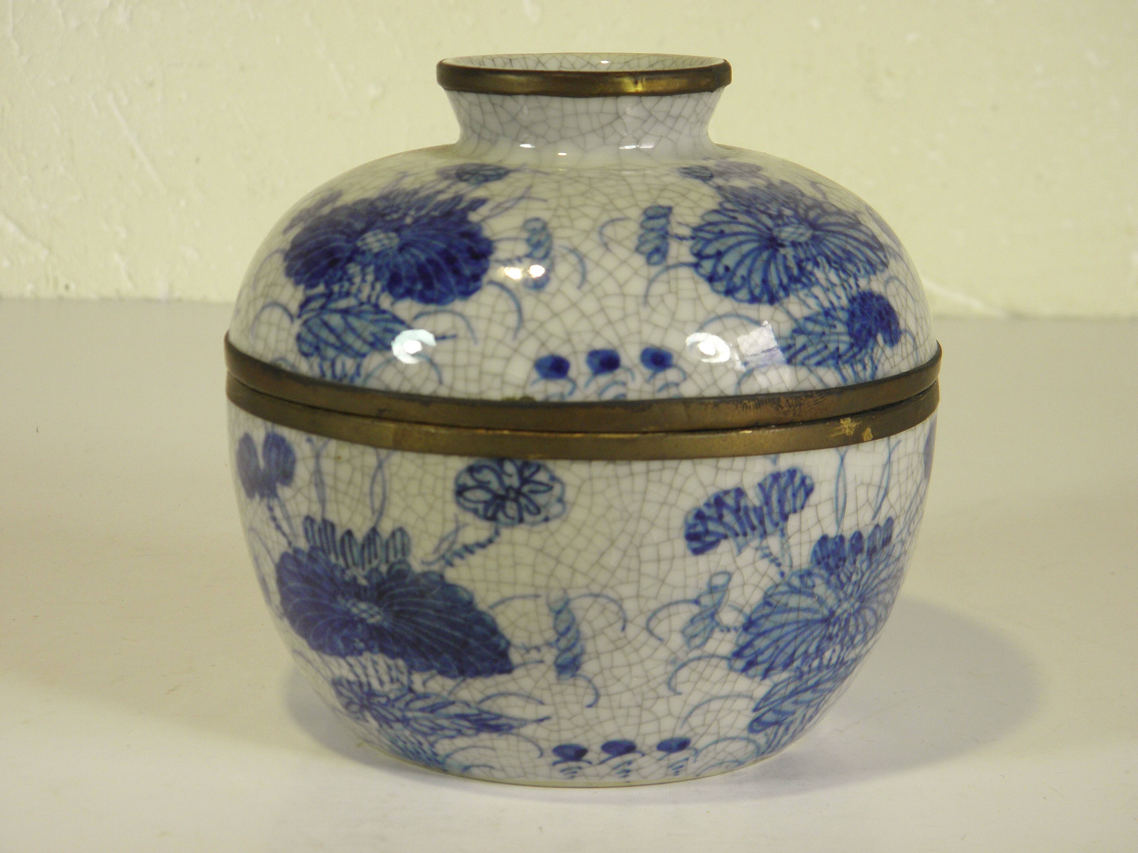 Cracked porcelain chinese pot