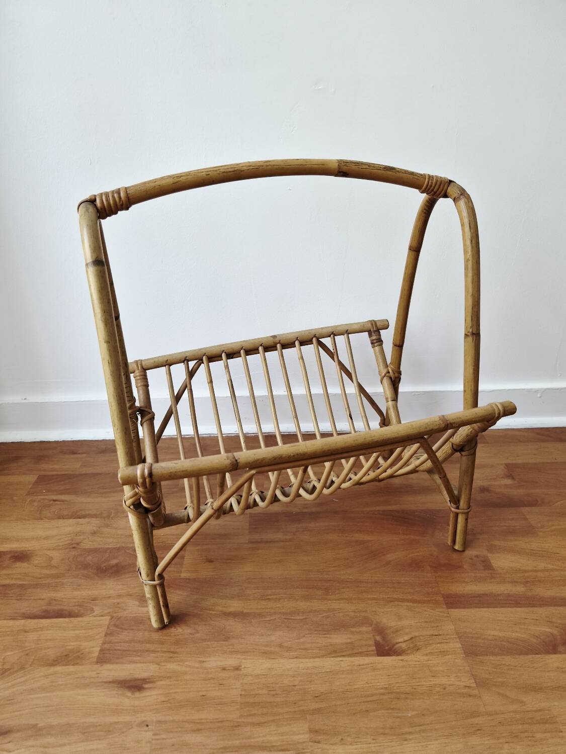 Vintage rattan magazine rack in bohemian style '1970s -