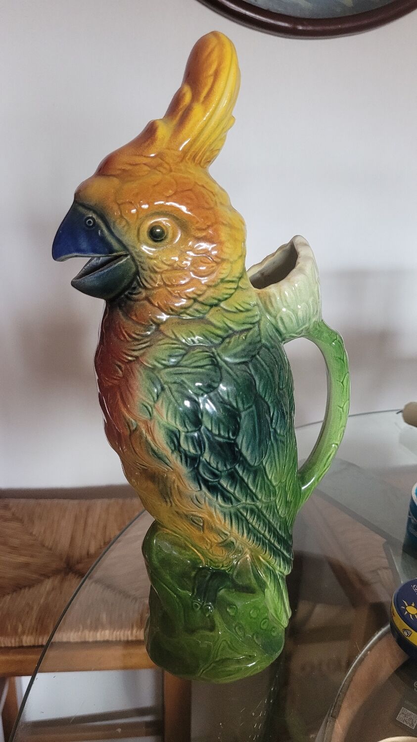 Parrot pitcher