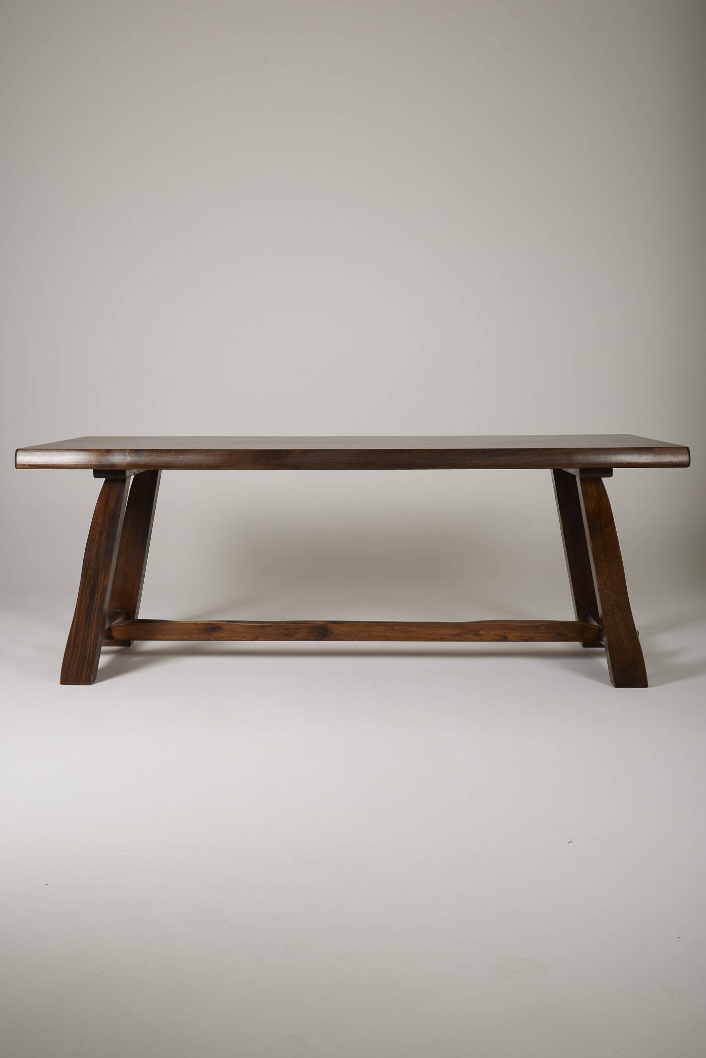 Table à manger brutaliste en bois massif