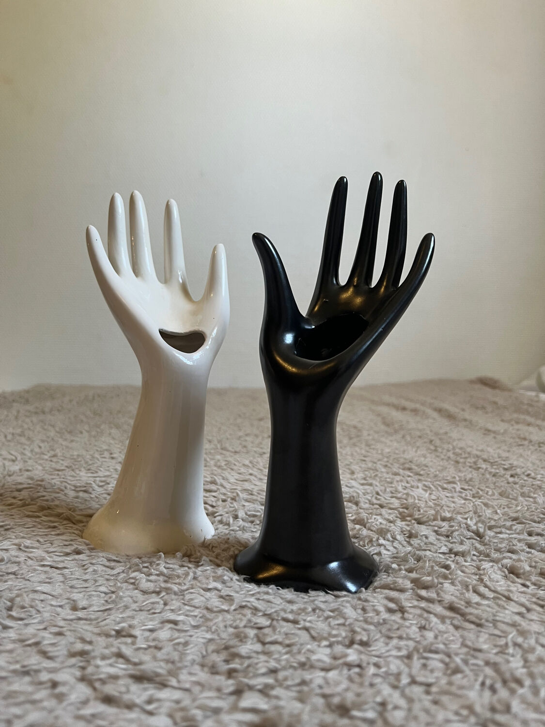 Duo pair of hand soliflore ring size jewelry holder