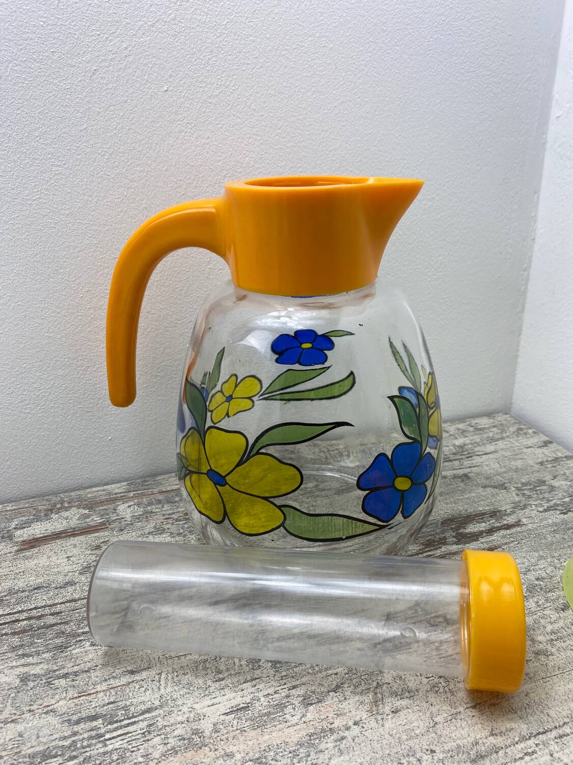 Refreshing glass carafe
