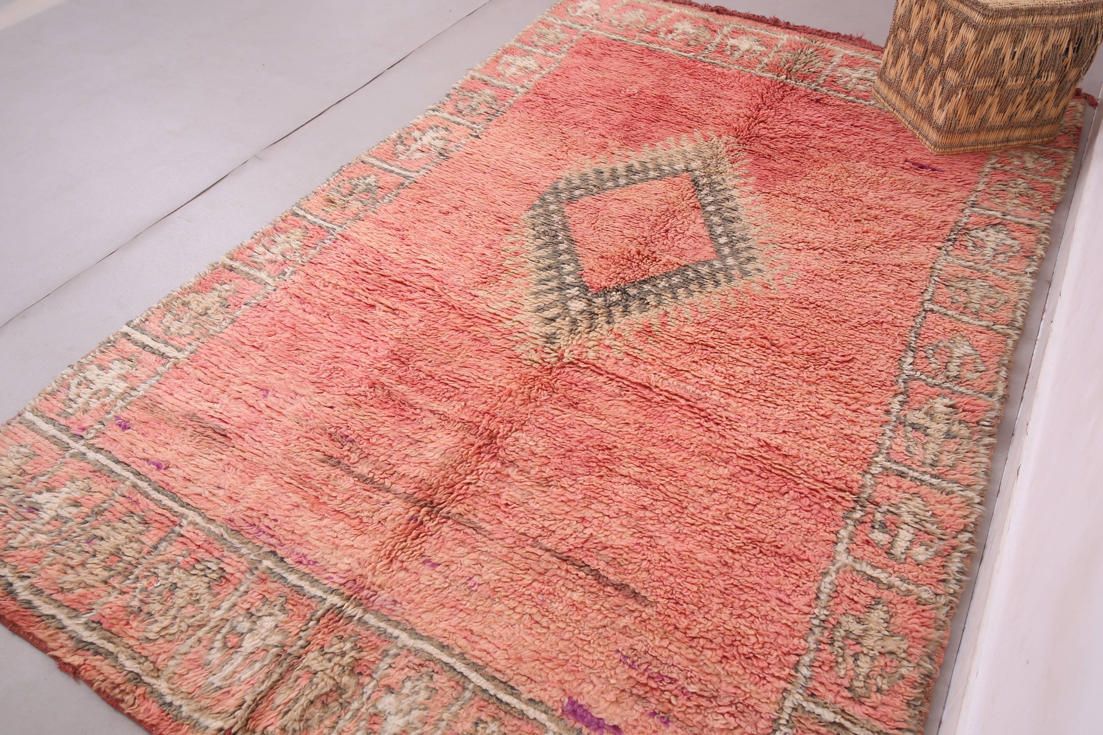 Peach Vintage Moroccan Rug 166 x 277 cm - Berber Wool Rug - Handmade Rug
