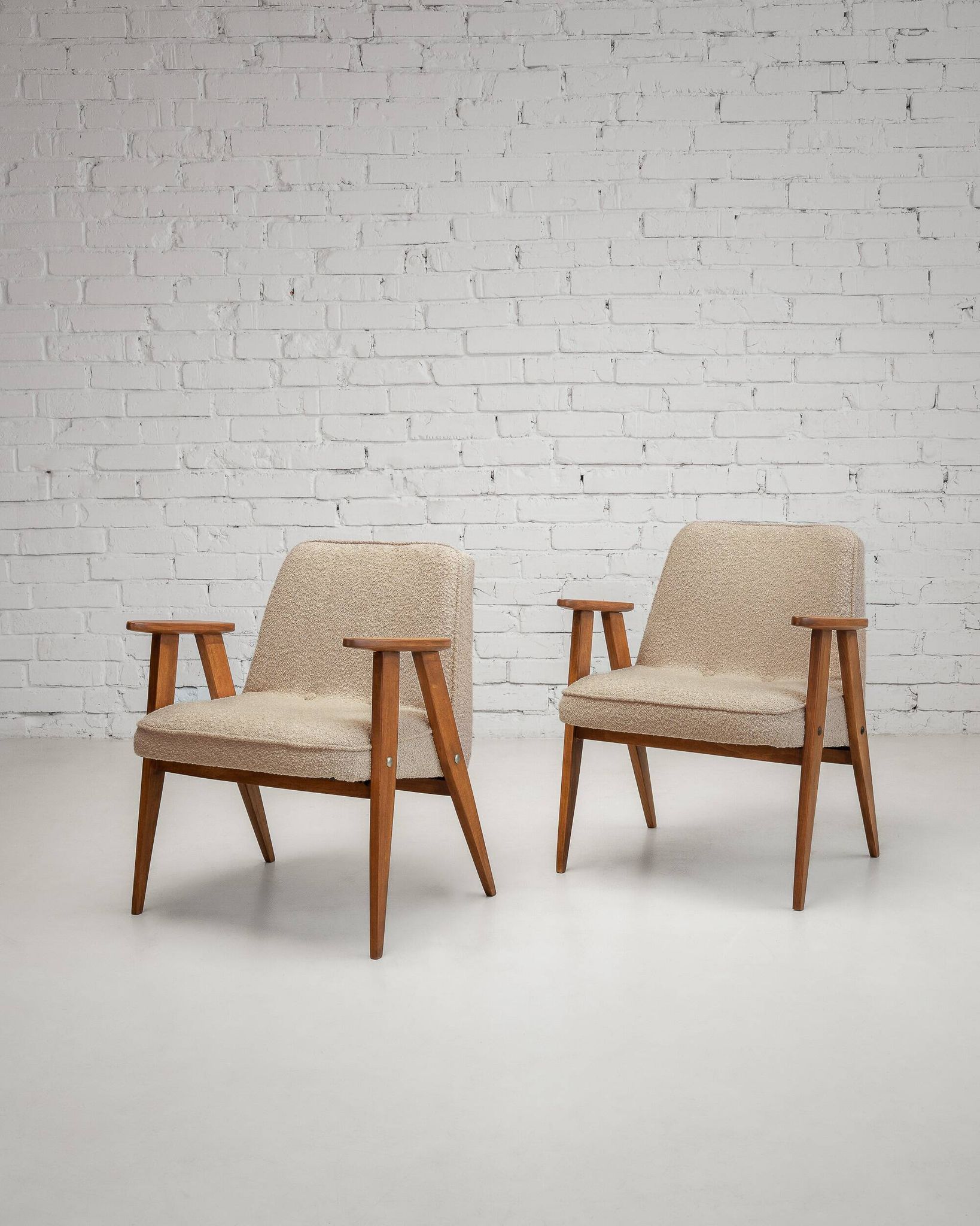 Chierowski 366 Mid-Century Modern Vintage Armchair