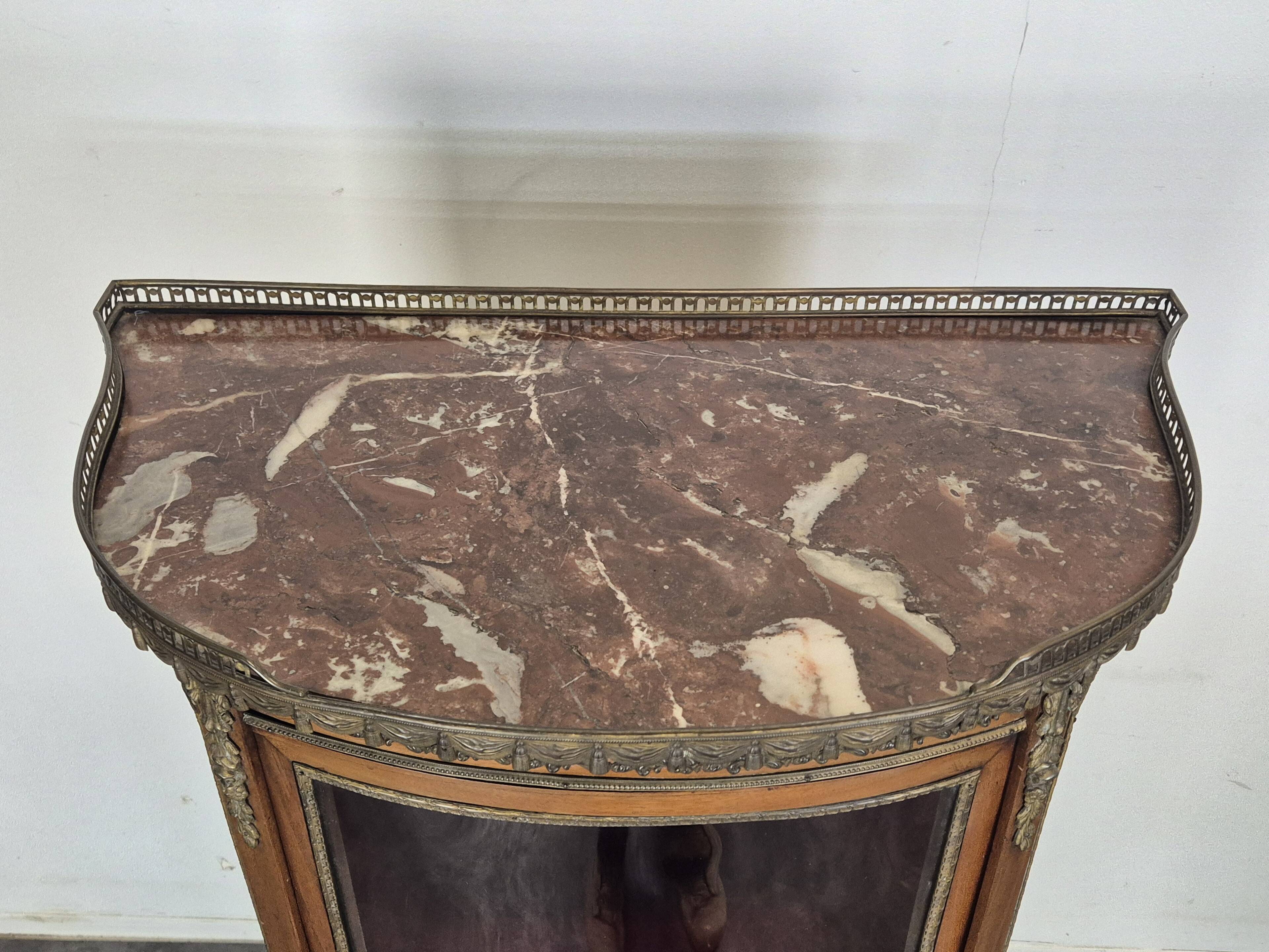 Napoleon III display cabinet with curved glass