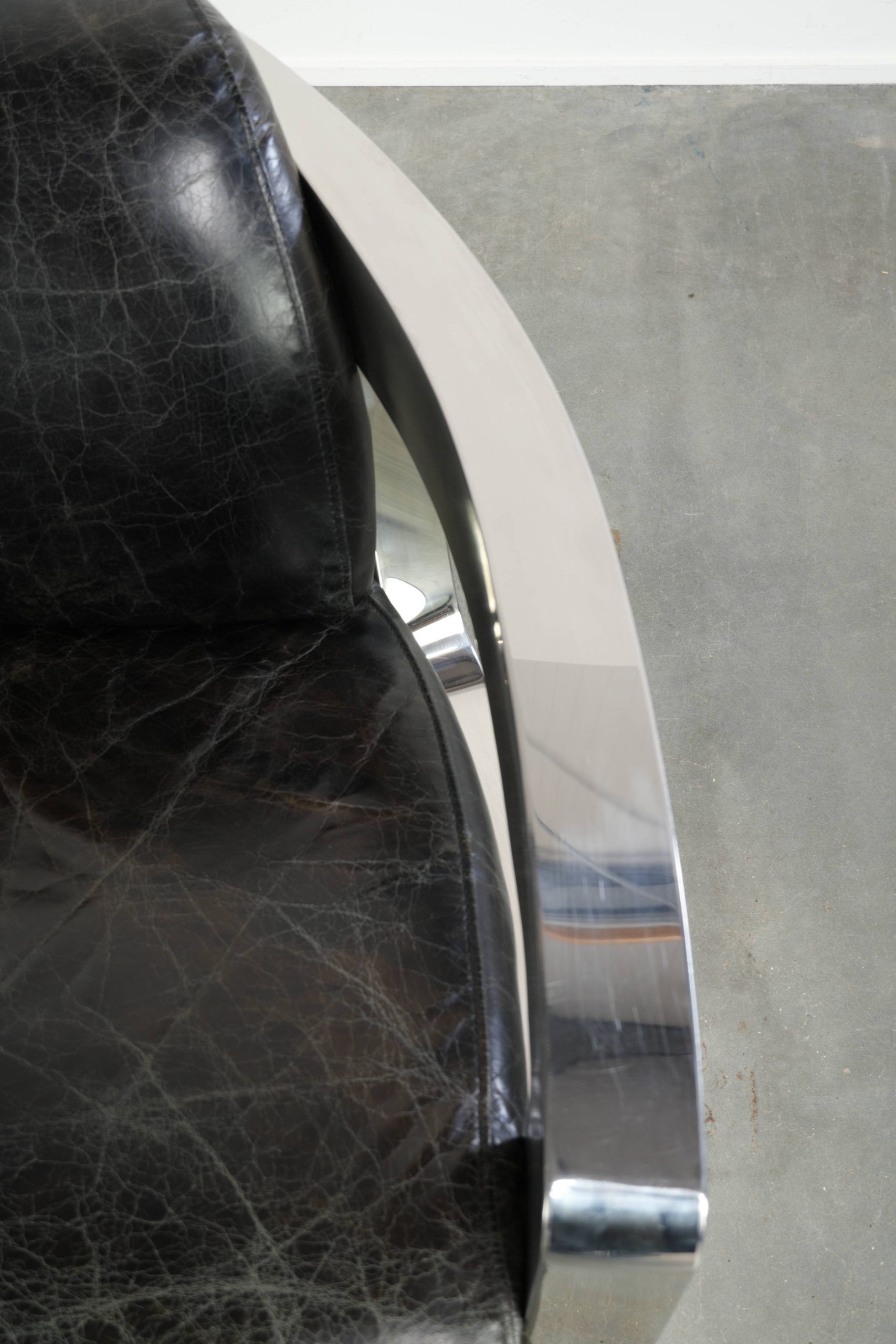 Vintage aviator design armchair in cowhide leather with aluminium