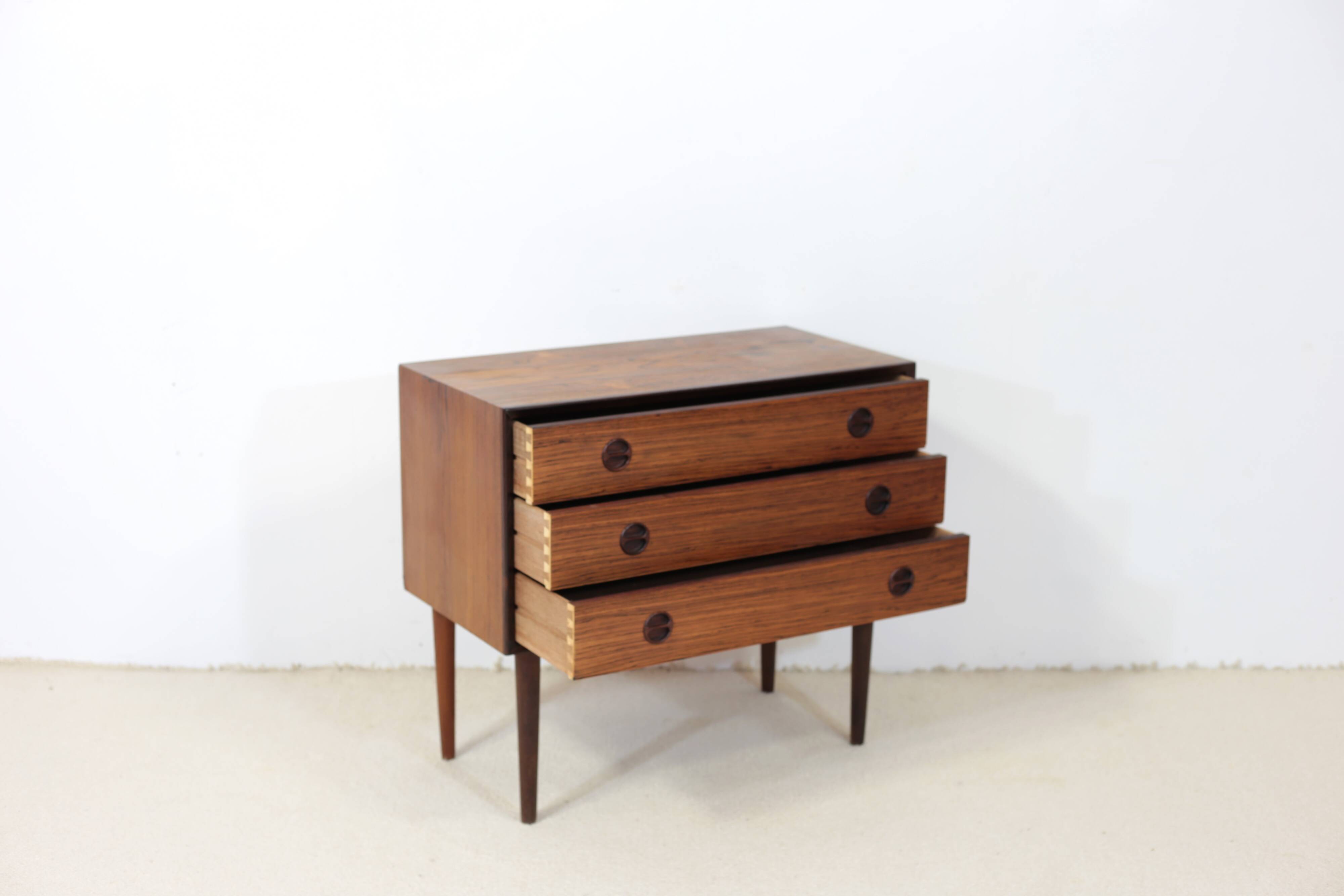 Rosewood chest of drawers