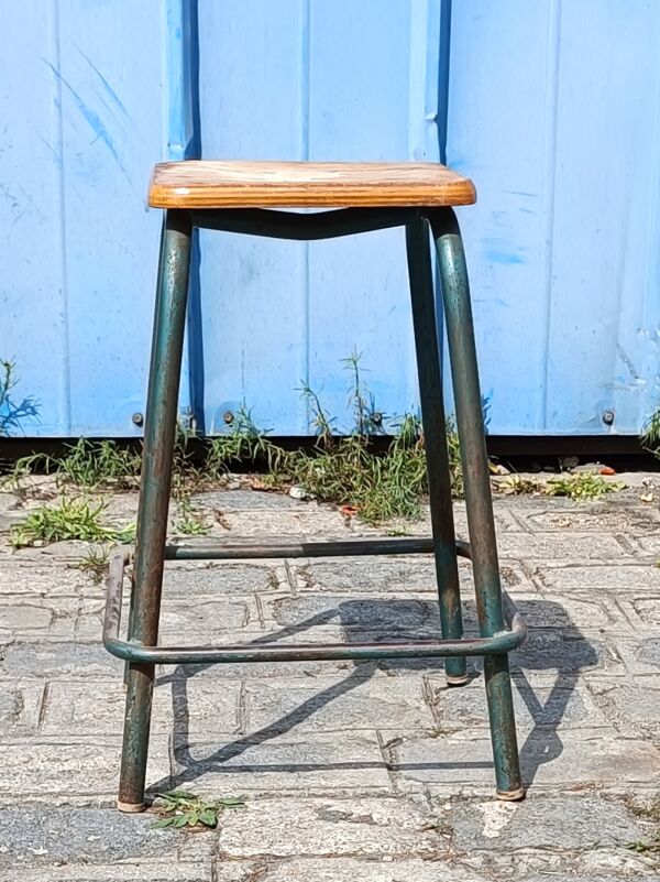 Tabouret haut industriel en bois
