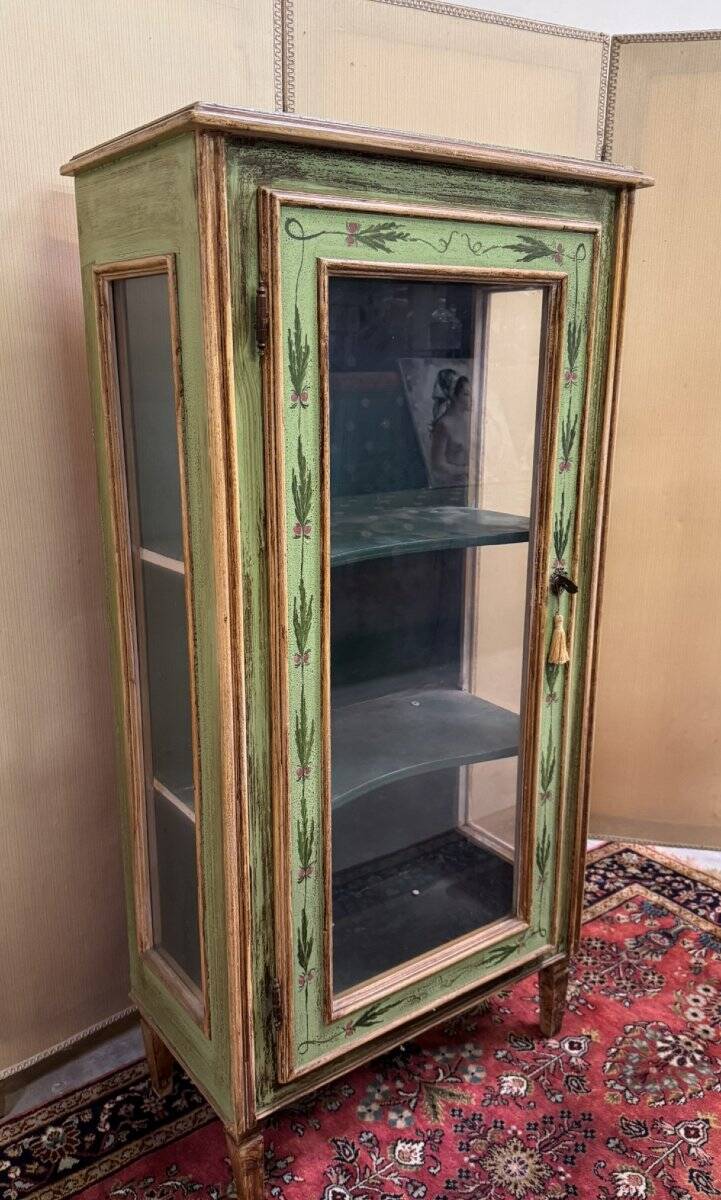 Venetian showcase in painted wood
