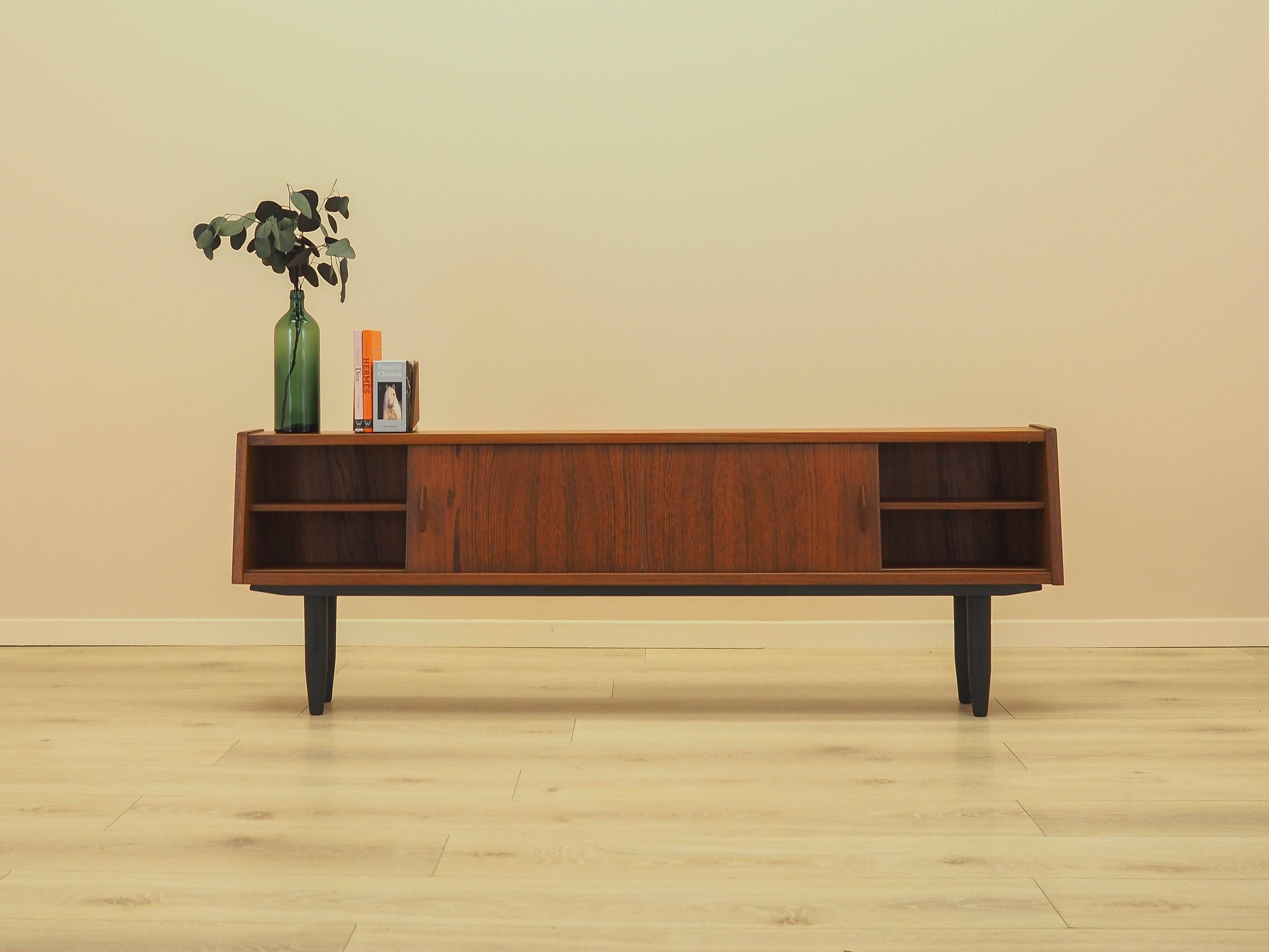 Buffet en teck avec éclairage intérieur, danois, années 1960.