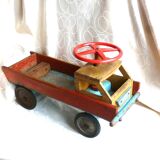 Jouet, camion décoratif en bois peint, début XXème