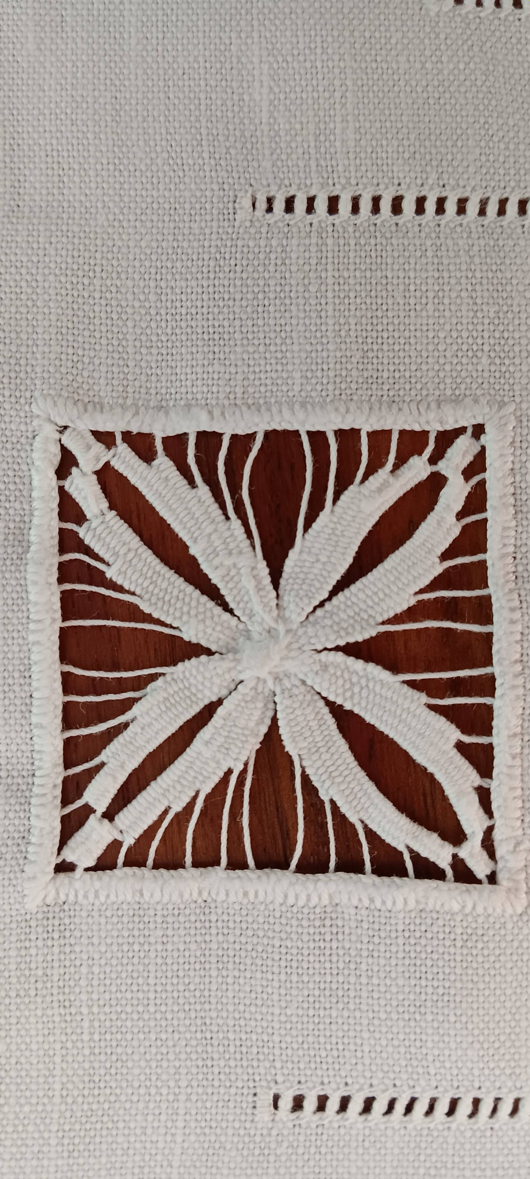 Napperon brodé lin blanc vintage