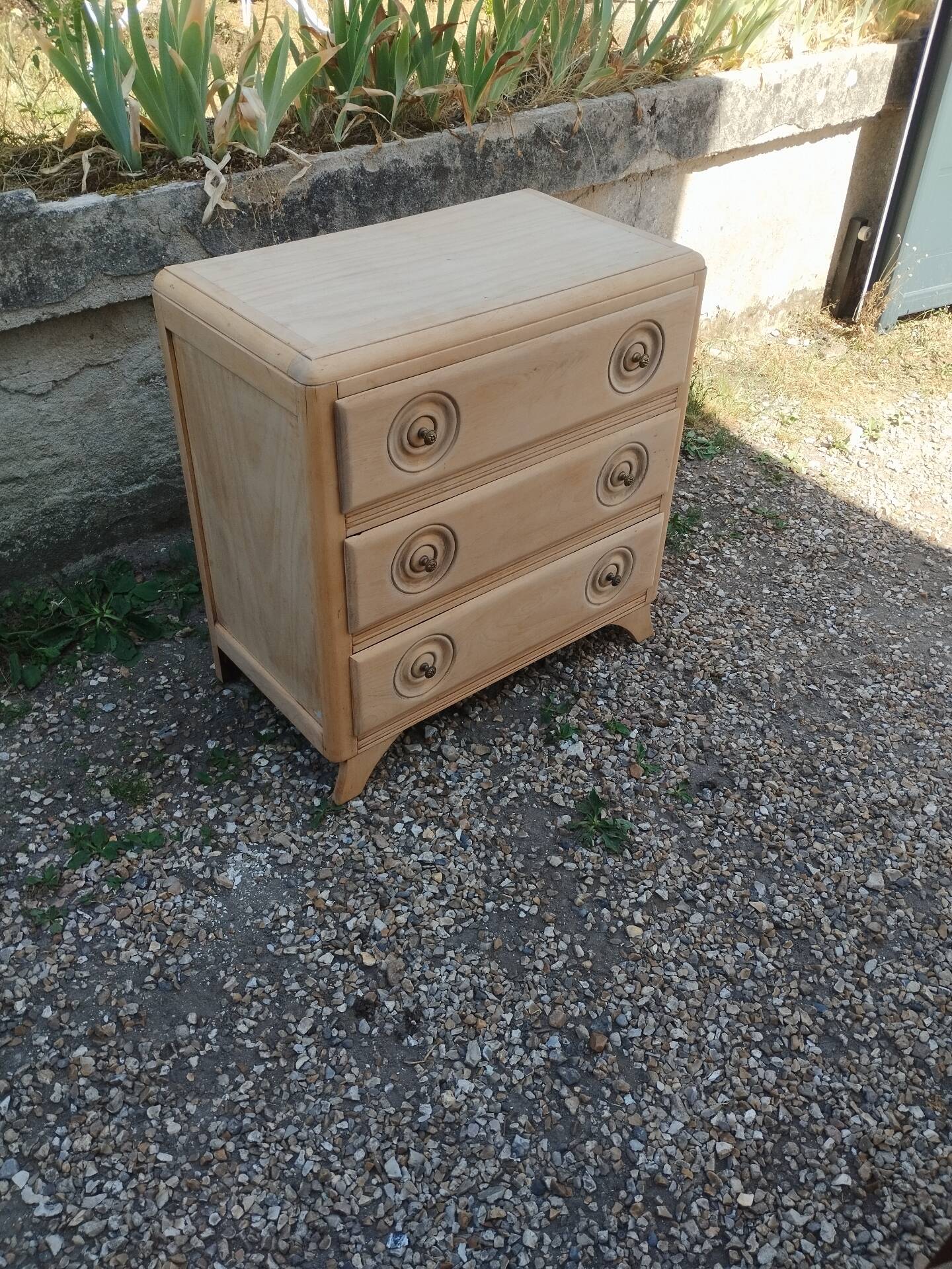 Vintage commode with tapered legs.