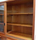 Vitrine de cuisine vintage avec portes coulissantes