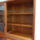 Vitrine de cuisine vintage avec portes coulissantes