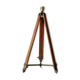 Wooden tripod lamp