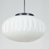 Suspension en verre opaline par Napako années 60