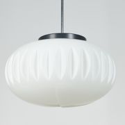 Suspension en verre opaline par Napako années 60