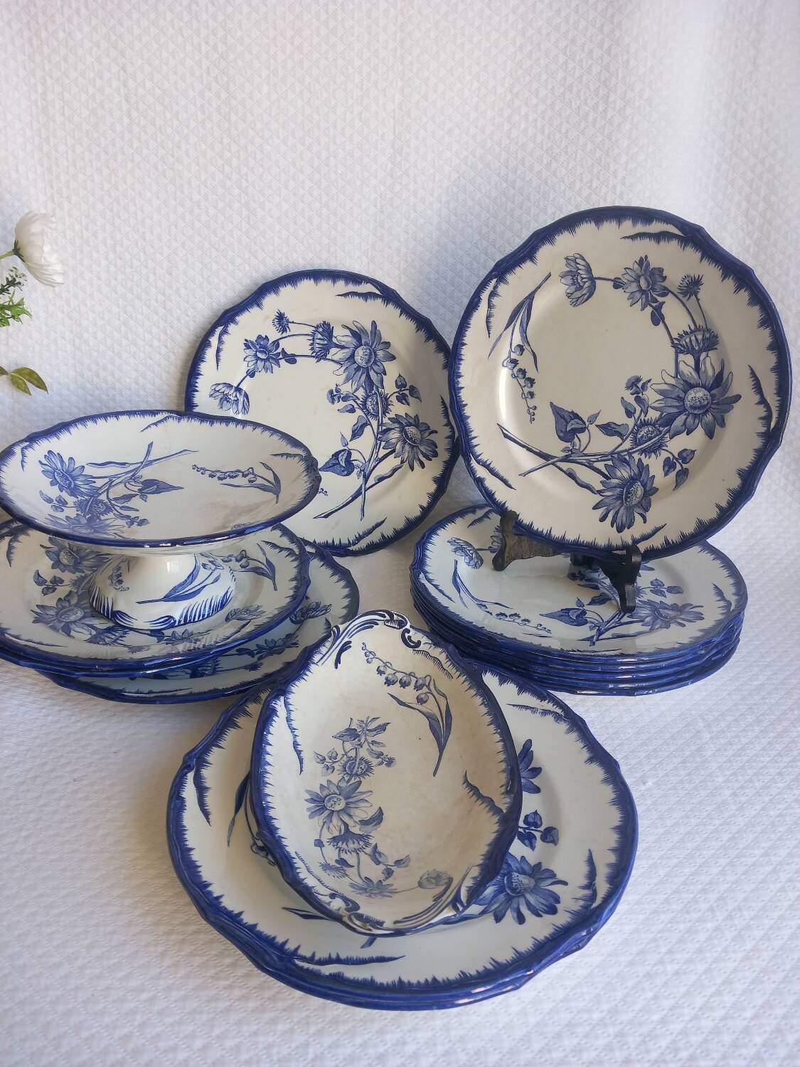 Elegant antique set in fine porcelain from Creil &