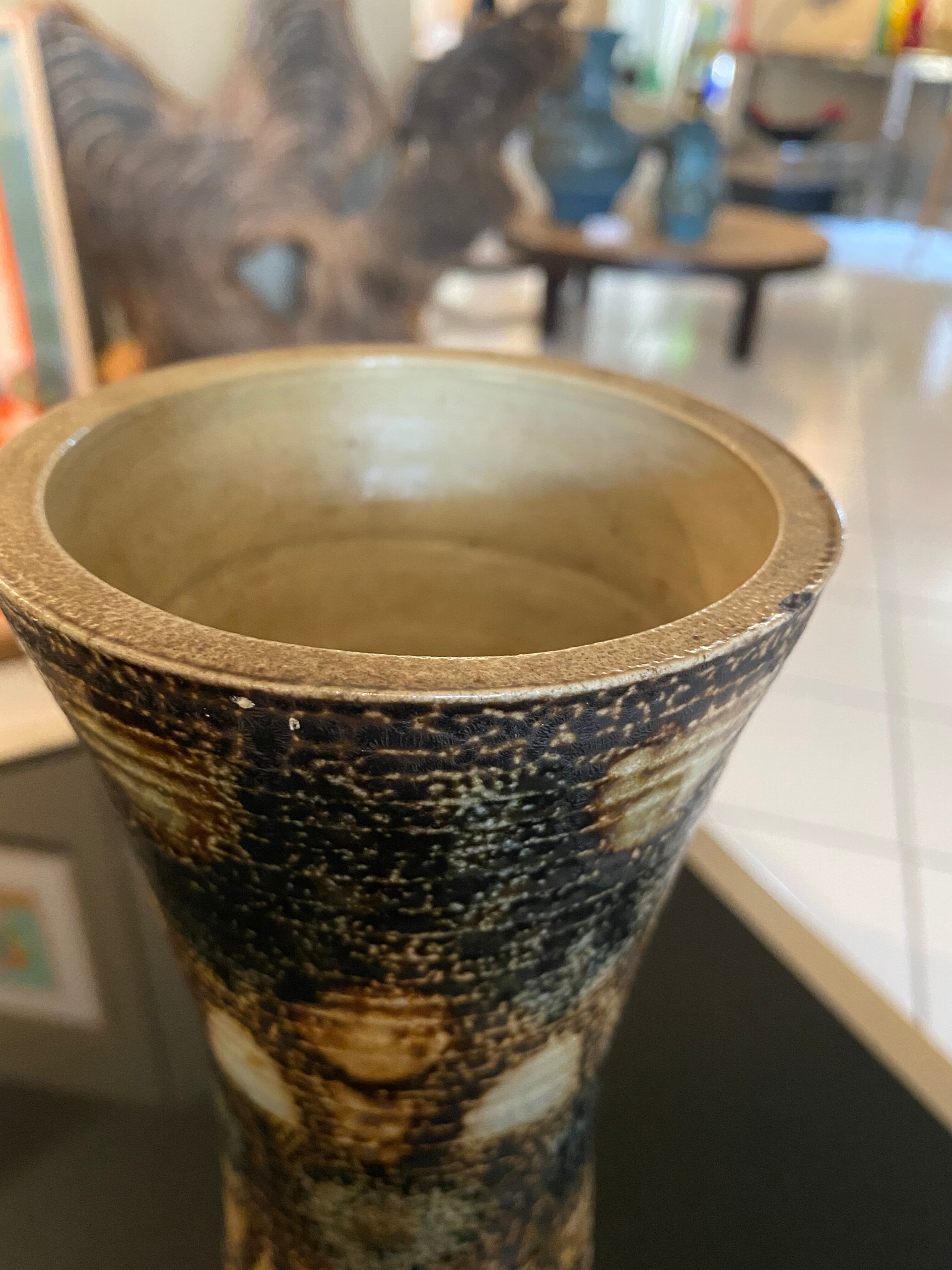 Vase en céramique signé Keraluc