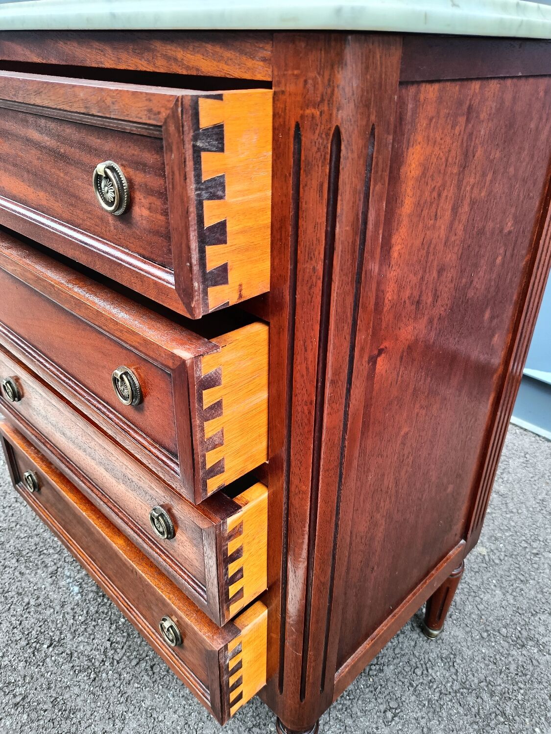 Chest of drawers style louis xvi marble top