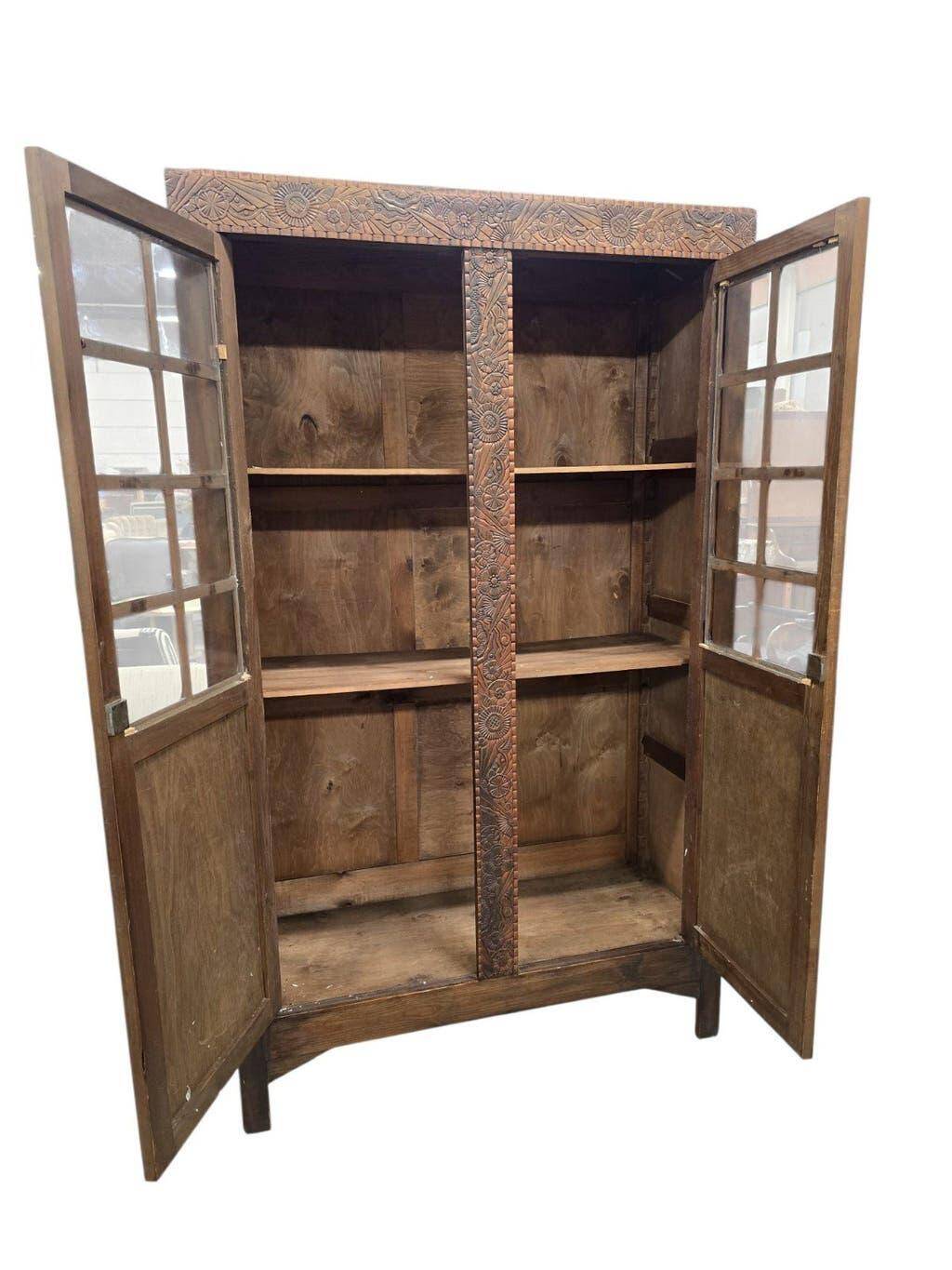 Vintage display cabinet/shelf in dark wood with glass.