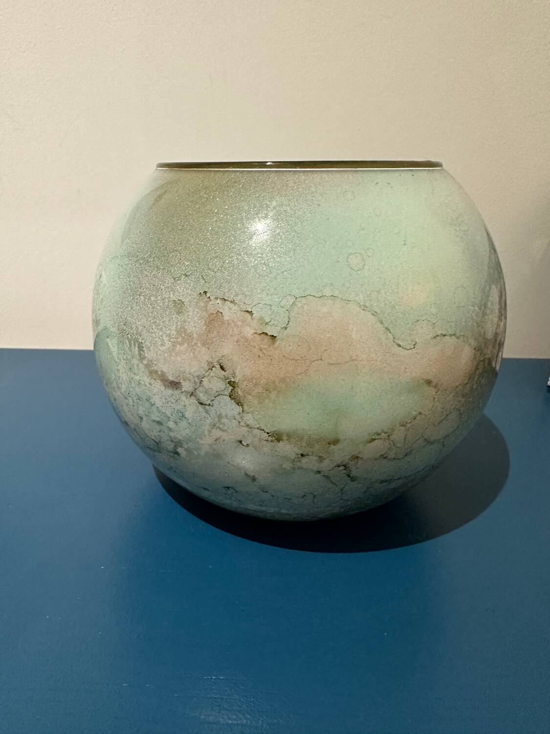 Vase boule en verre laqué Jean-Noel Bouillet